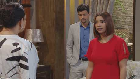 Zoe and her hubby, Tim (right), tell her aunt, Bridgette (left), that she should never have married Donovan in Suidooster on kykNET (DStv channel 144). 