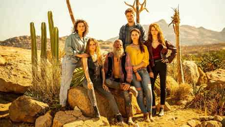 Greyling Family In Desert Rose Horizontal