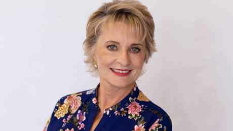 Elsabé Daneel plays Brenda in Alles Malan Season 2 on kykNET (DStv channel 144)